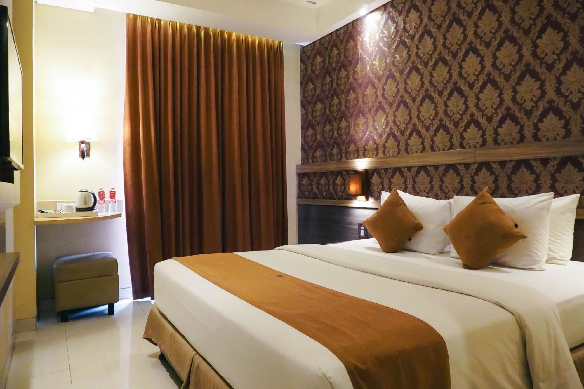 Crystal Lotus Hotel Джокьякарта Экстерьер фото
