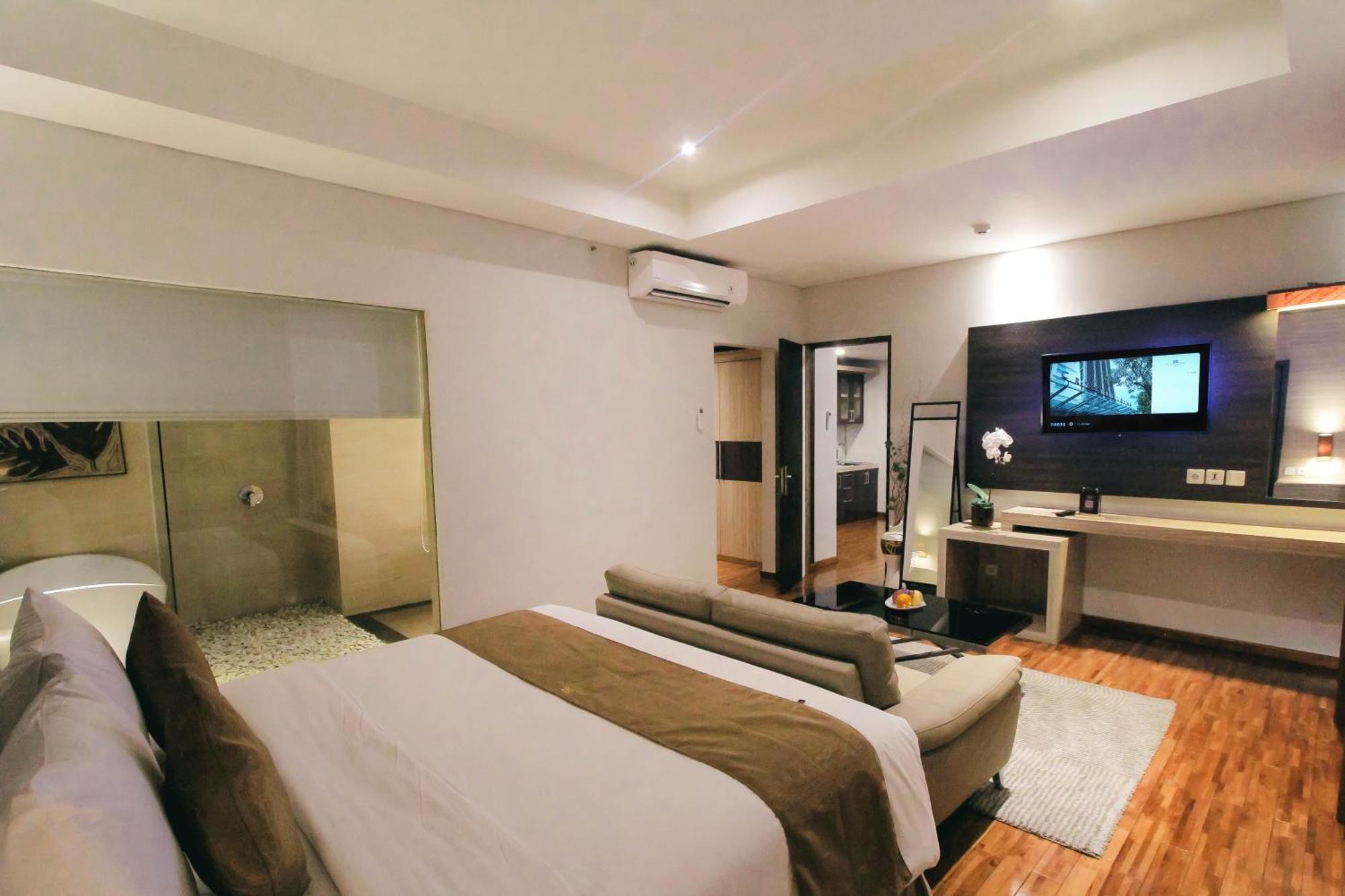 Crystal Lotus Hotel Джокьякарта Экстерьер фото