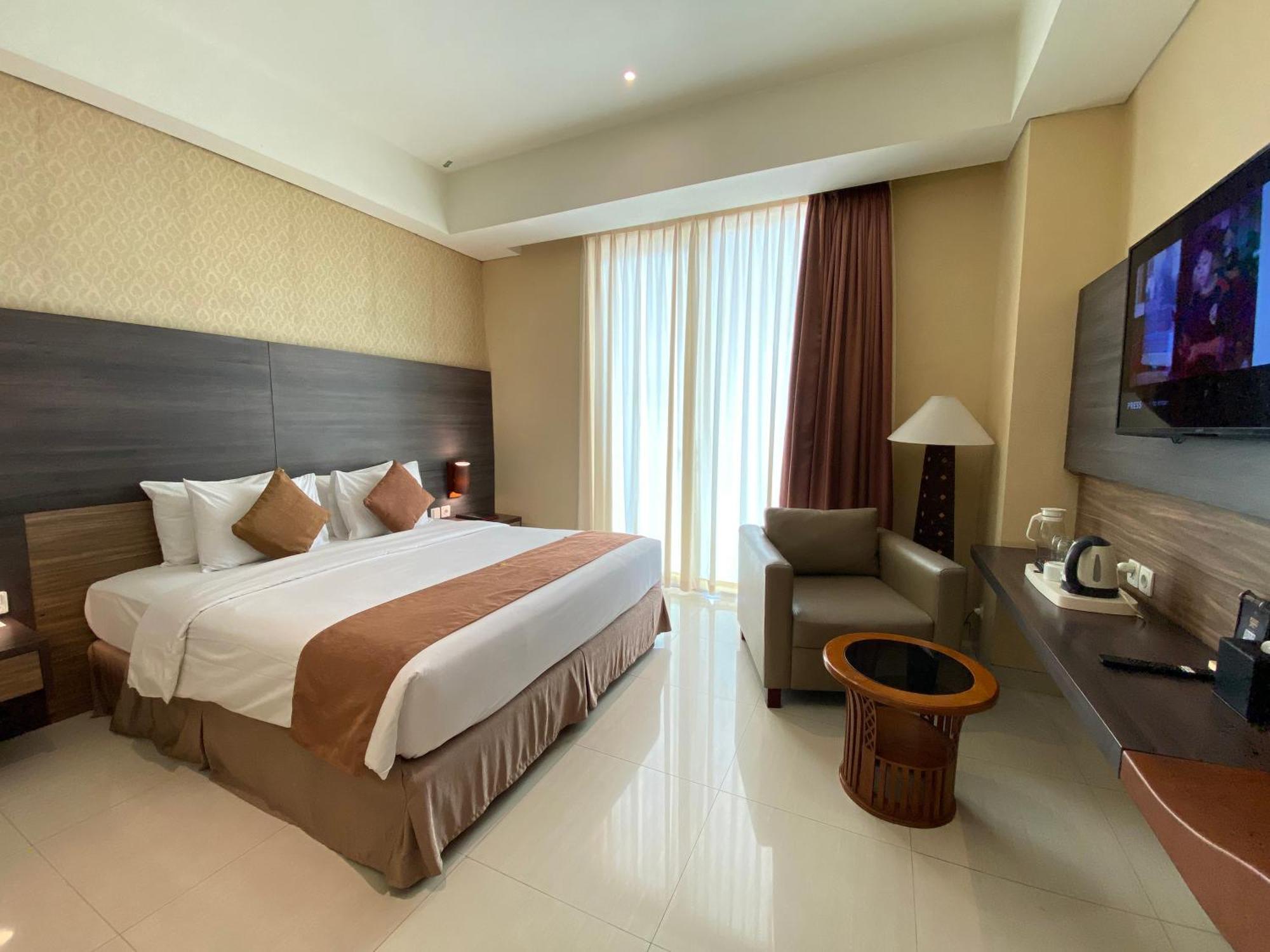 Crystal Lotus Hotel Джокьякарта Экстерьер фото